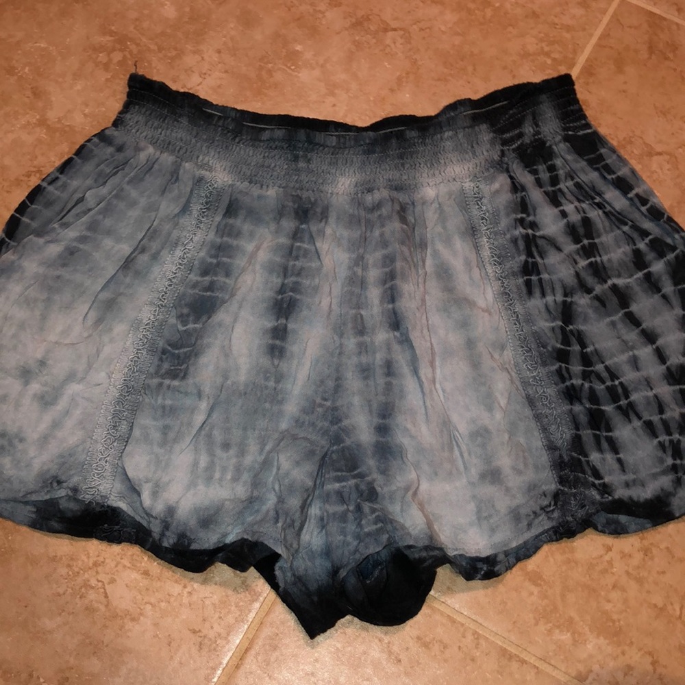 Dizzire Shorts